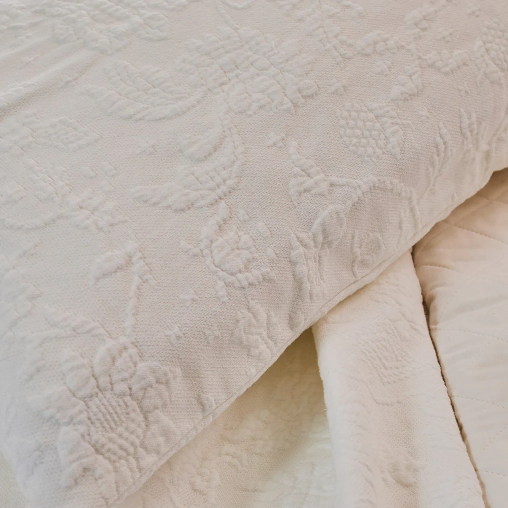 Classic Matelassé Bedspread and Shams Bundle - Image 5